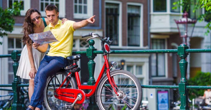 Bike Tour of Amsterdam Old Town, Top Attractions and Nature - The Start: Bike in Town on Spuistraat 242, Plus a Quick Setup