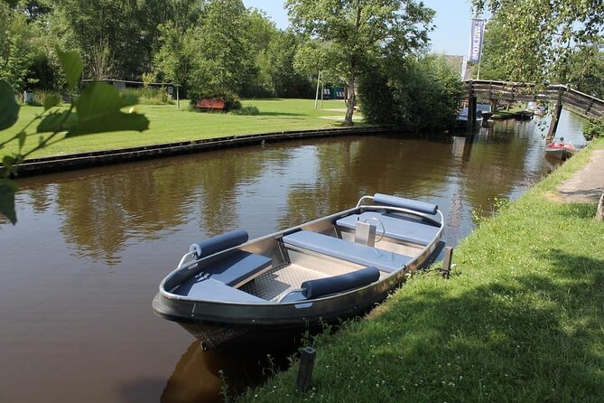 Boat Rental with Steering Wheel and Cushions - Where your Giethoorn boat day starts, Zuiderpad 14a