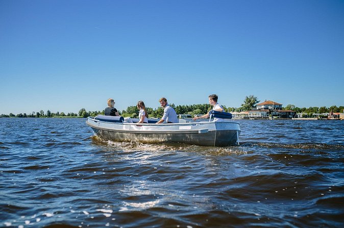 Boat Rental with Steering Wheel and Cushions - Return and docking, and why you should arrive early