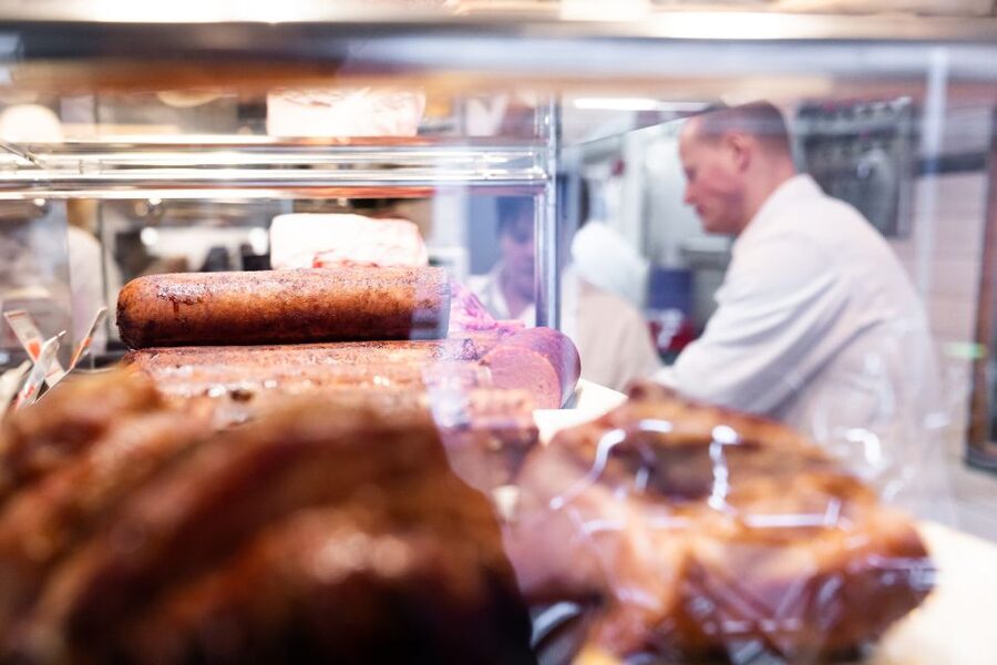 Boutique Dutch Food & History Tour with up to 8 guests only - Saturday: Lindengracht market satay plus the same cheese and fish core