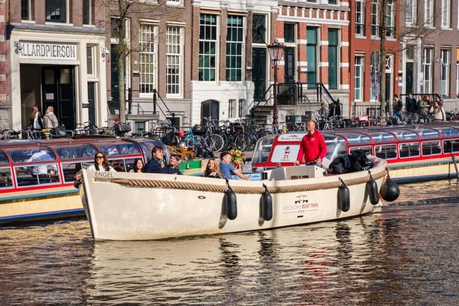 Cheese & Drinks Guided Amsterdam Boat Tour, All Inclusive - Should you book the Cheese and Drinks Amsterdam Boat Tour?