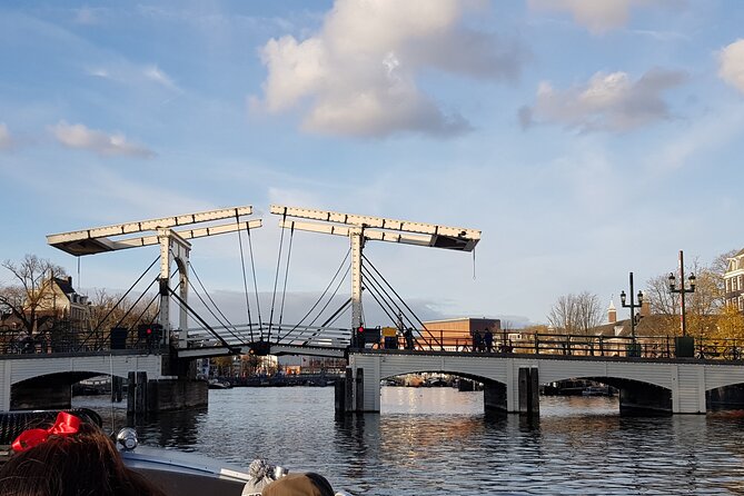 Classic Salonboat Tour in Amsterdam Including Cheese and Wine - A classic salonboat tour, but with Amsterdam actually explained
