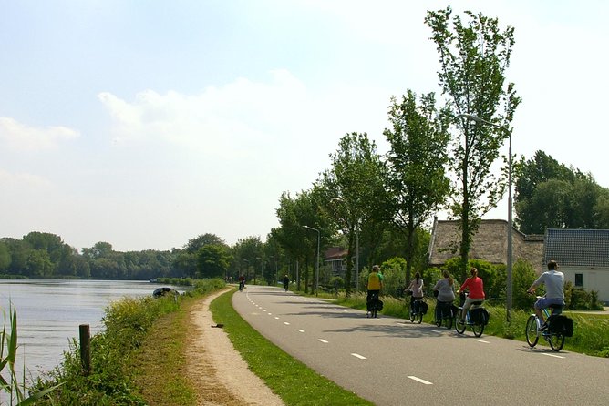 Countryside Bike Tour from Amsterdam: Cheese, Clogs & a Windmill - E-bike vs normal bike, who should pick which option