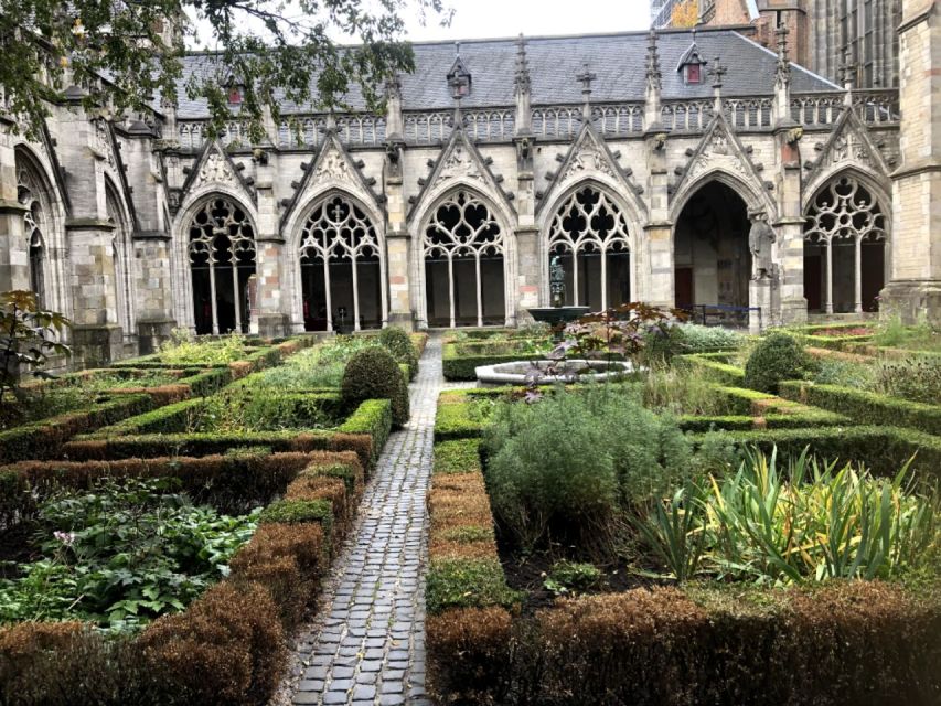 Cultural and Historical Audio Guided Walking Tour of Utrecht - App reliability and the headset reality check