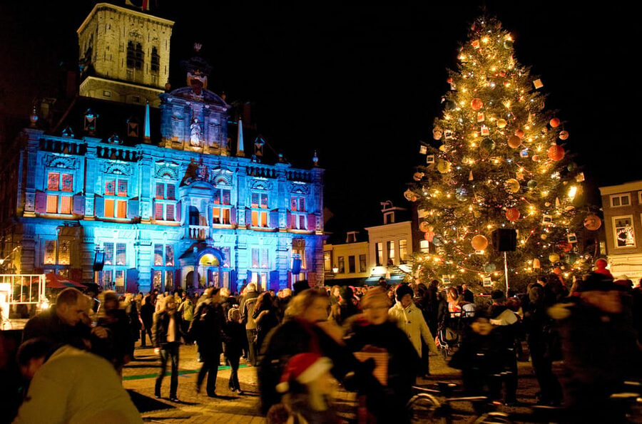 Delft: Christmas Walk with Oliebollen and Glühwein - Before you walk: The Christmas Shop on Voldersgracht 5