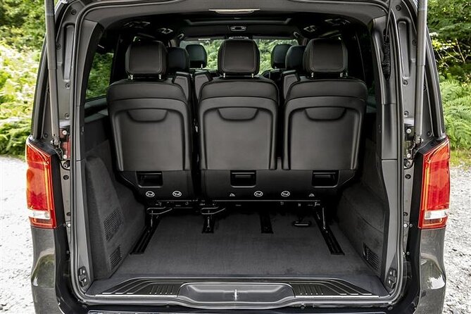 Departure from Amsterdam City to Amsterdam Airport AMS by Minivan - Included Extras That Save Real Effort