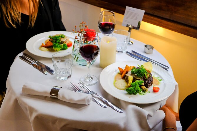 Dinner Canal Cruise Amsterdam: 3-Course Dinner Included - The service style: professional, attentive, and good at keeping dinner smooth