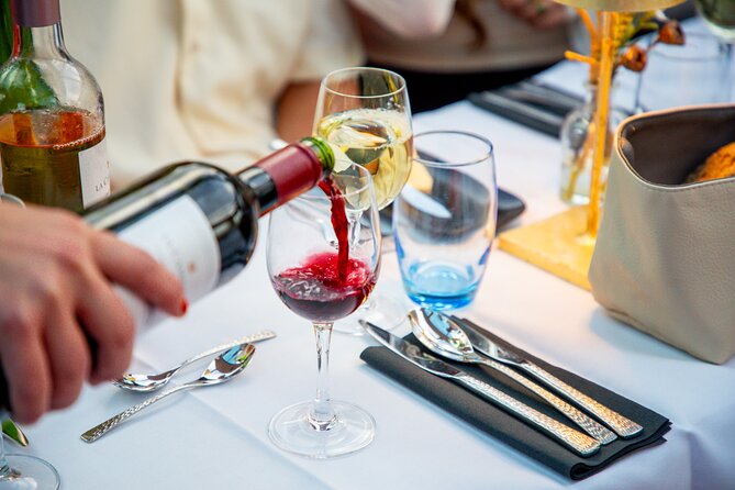 Dinner Canal Cruise Amsterdam: 4-Courses Including Drinks - Seats, Shared Tables, and Comfort on a Fixed-Table Boat