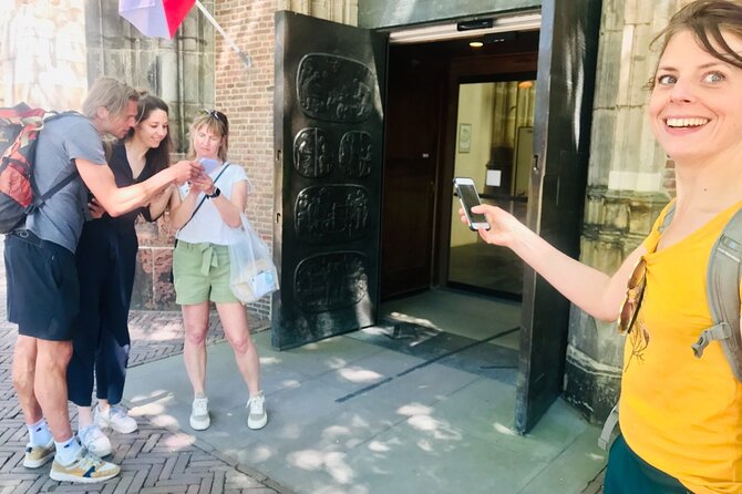 Discover Leiden with a self-guided Outside Escape city game tour! - Stop 3, Doelenpoort, a 17th-century gate and a puzzle moment