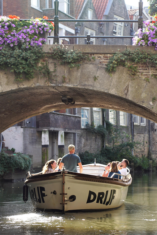 Dordrecht: City Canal Cruise - The Best Stretch: Landmarks Like City Hall and the Great Church