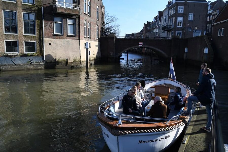 Dordrecht: City Canal Cruise - Cruising Past Harbors and Along the River: How the Route Feels