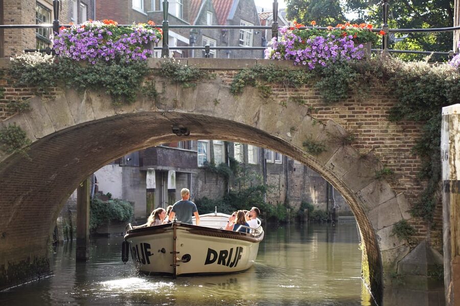 Dordrecht: City Canal Cruise - Groothoofd Panoramas and the City Gate: The Moment to Look Up