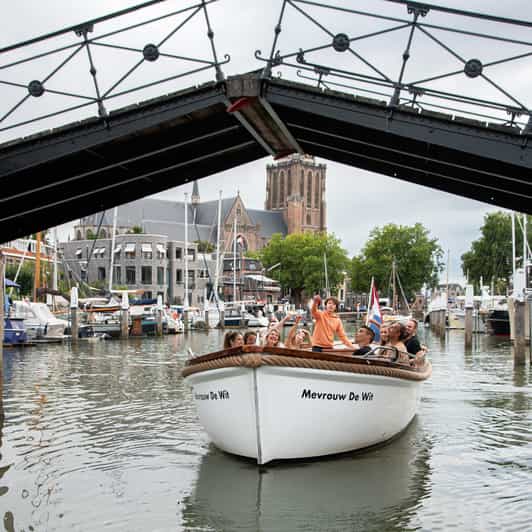 Dordrecht: City Canal Cruise - Grote Appelsteiger to the City Core: Your First Minutes Matter