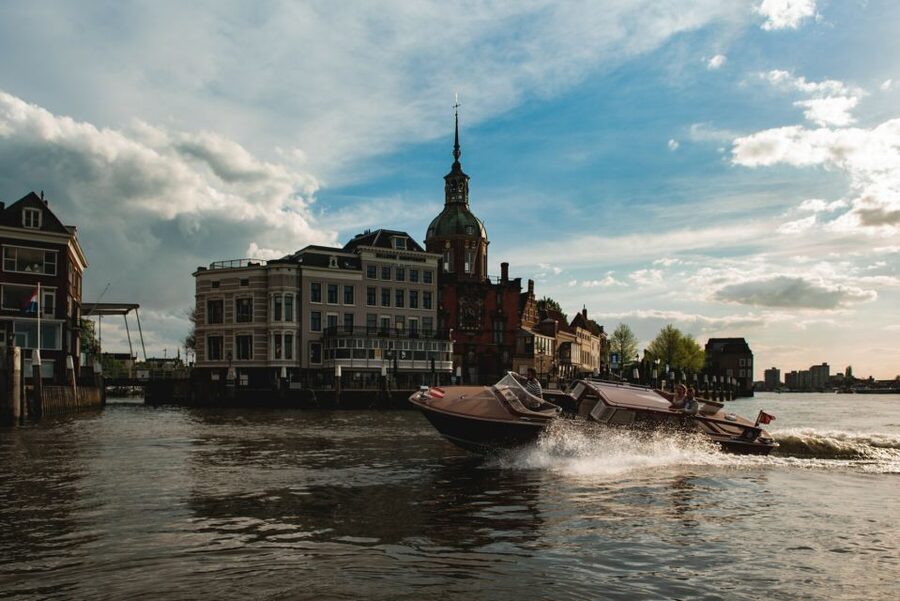 Dordrecht: City Walking Tour with Boat Ride - Setting Out from Hallo Dordrecht on Voorstraat 276