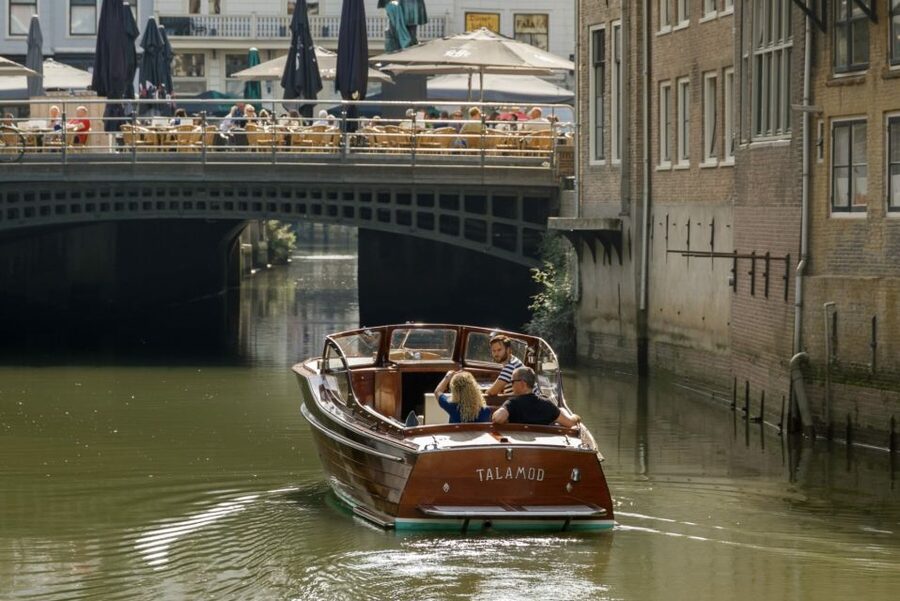 Dordrecht: City Walking Tour with Boat Ride - Timing and pace: how to make the most of 1.5 to 2 hours