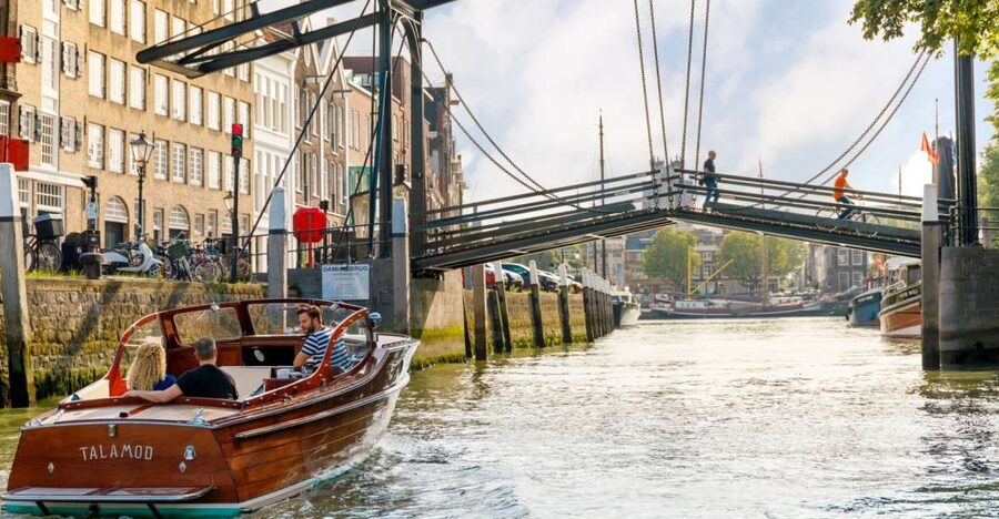 Dordrecht: City Walking Tour with Boat Ride - Grote Kerk of Dordrecht: the walk that gives you a center of gravity