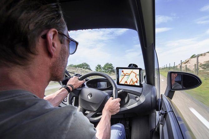 Drive it yourself electric History and Castle GPS audio tour - Stop 2: Oud Poelgeest, a 17th-century castle stop