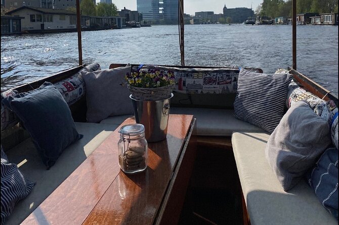 Dutch Cheese & Drinks Guided Amsterdam Boat Tour, All Inclusive - Reguliersgracht and the Seven Bridges, the Most Photogenic Stretch