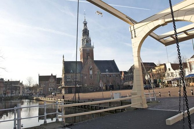 e-Scavenger hunt Alkmaar: Explore the city at your own pace - Good Walking Shoes, Better Team Energy