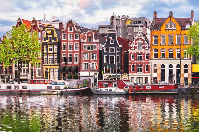 e-Scavenger hunt Amsterdam: Explore the city at your own pace - Why this Amsterdam scavenger hunt feels different from a normal tour