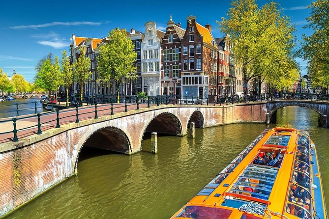e-Scavenger hunt Amsterdam: Explore the city at your own pace - Your meeting point: Stationsplein, and how the walk back works