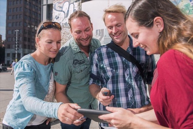 e-Scavenger hunt Den Bosch: Explore the city at your own pace - Meeting at Stationsplein, Then Let the App Lead You