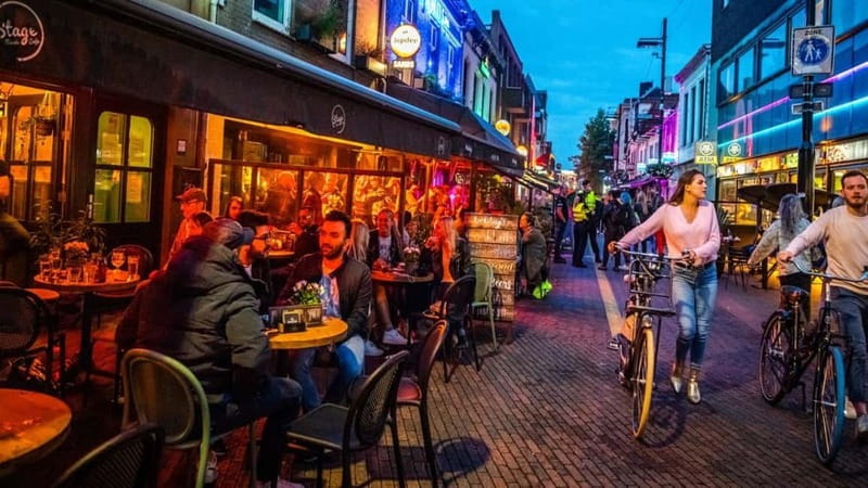 Eindhoven: Pub Crawl with Free Drinks and Entrance - Stratumseind at 21:30, the start that sets the tone