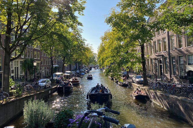 Explore hidden streets with friends - Dam Square and the Town Hall Building: How Power Took Shape
