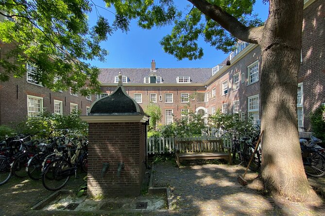 Explore hidden streets with friends - Crossing the Canal Ring: Medieval Expansion, Not Just Pretty Water
