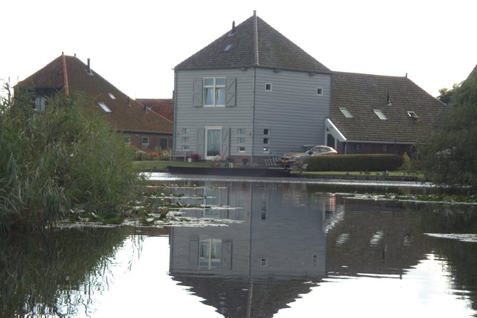 Fresh nose tour with the canoe through the nature near Amsterdam - A quick escape into Waterland from right near Amsterdam