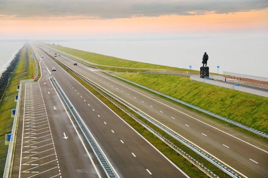 From Amsterdam: 4 Provinces Highlights Van Tour - Afsluitdijk in 15 Minutes: The Most Important Dutch Engineering Lesson