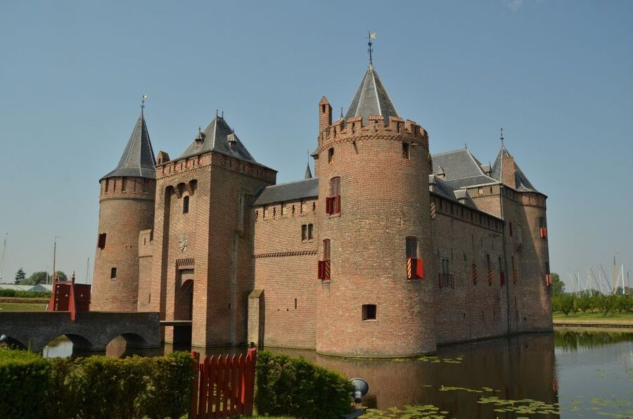 From Amsterdam: Amsterdam Castle Muiderslot Private Tour - Arriving at Muiden Castle: Why This Setting Works