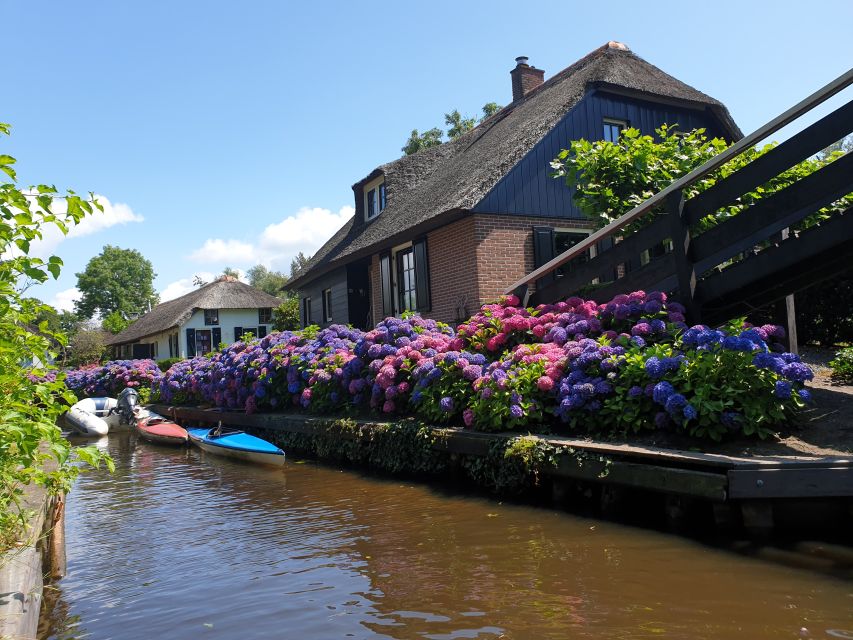 From Amsterdam: Giethoorn Day Trip with Small Electric Boat - The 100-minute coach part, what to do with that time
