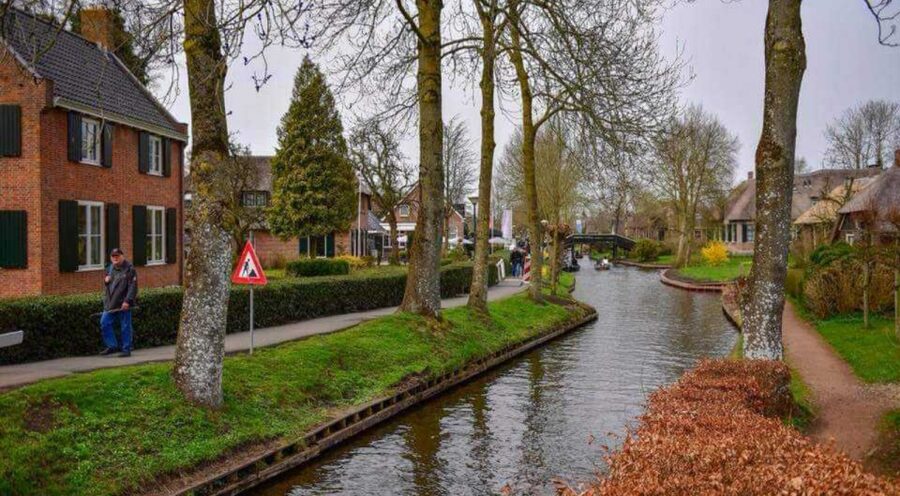From Amsterdam: Giethoorn Guided Day Trip with Canal Cruise - Key Highlights You Will Actually Feel