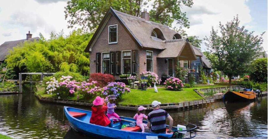 From Amsterdam: Giethoorn Guided Day Trip with Canal Cruise - Why Giethoorn Feels Like a Time Out From Real Life
