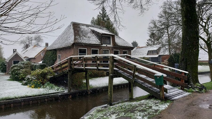 From Amsterdam: Giethoorn Small Group Tour with Boat Ride - Price Value: What $125 Gets You and Where It Actually Pays Off