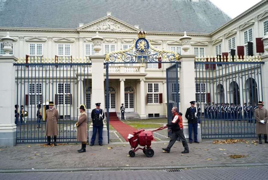 From Amsterdam: Guided Trip to Rotterdam, Delft & The Hague - Who should book, and who should skip