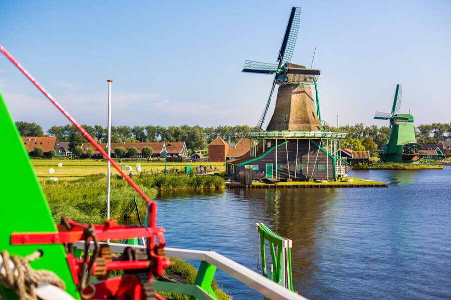 From Amsterdam: Keukenhof and Dutch Countryside Tour - Keukenhof Park: 7 million bulbs and the best kind of sensory overload