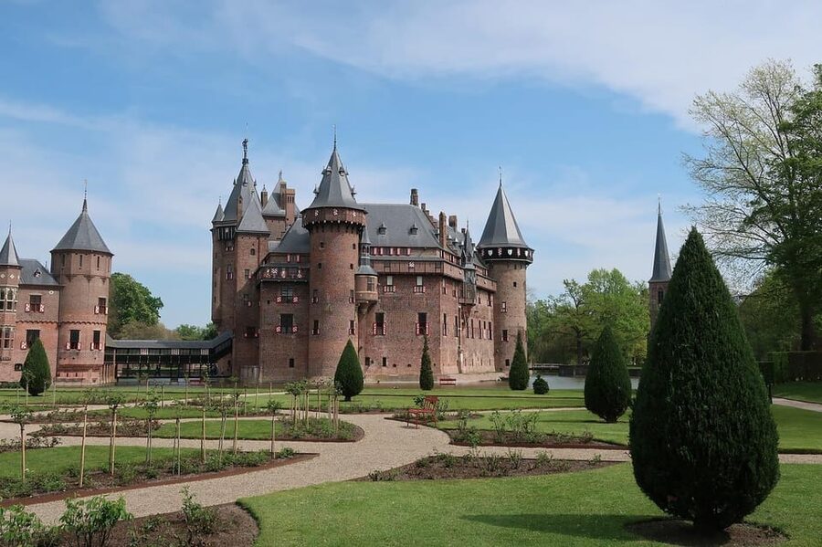 From Amsterdam: Muiderslot and De Haar Castle Tour - Muiderslot near Muiden: a fairy-tale medieval stop