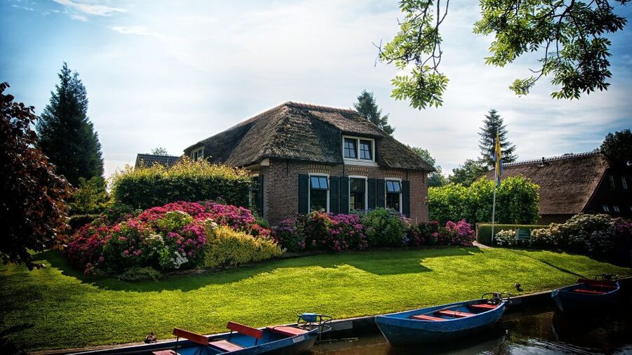 From Amsterdam: Private Sightseeing Tour to Giethoorn - Key Things That Make This Giethoorn Day Worth It