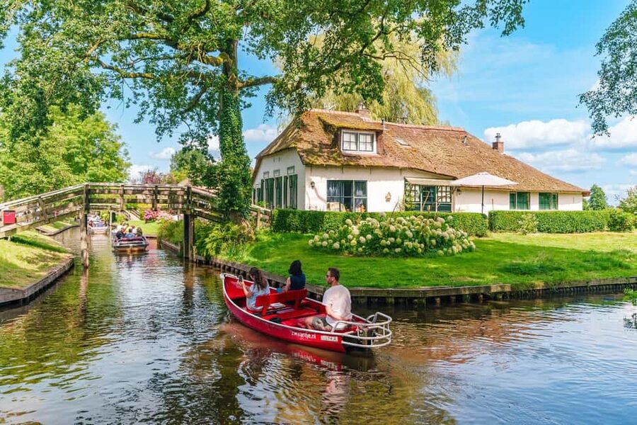 From Amsterdam: Ultimate Giethoorn Experience with Boat Tour - Key points before you go