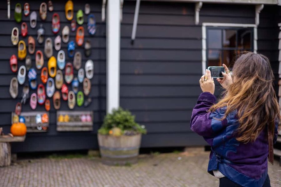 From Amsterdam: Volendam and Zaanse Schans Tour with Cheese - How the Timing Feels: Free Time Versus the Need to Move