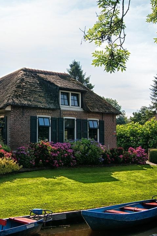 From Amsterdam: Zaanse Schans and Giethoorn Countryside Trip - Giethoorn: car-free canals, thatched cottages, and the boat tour