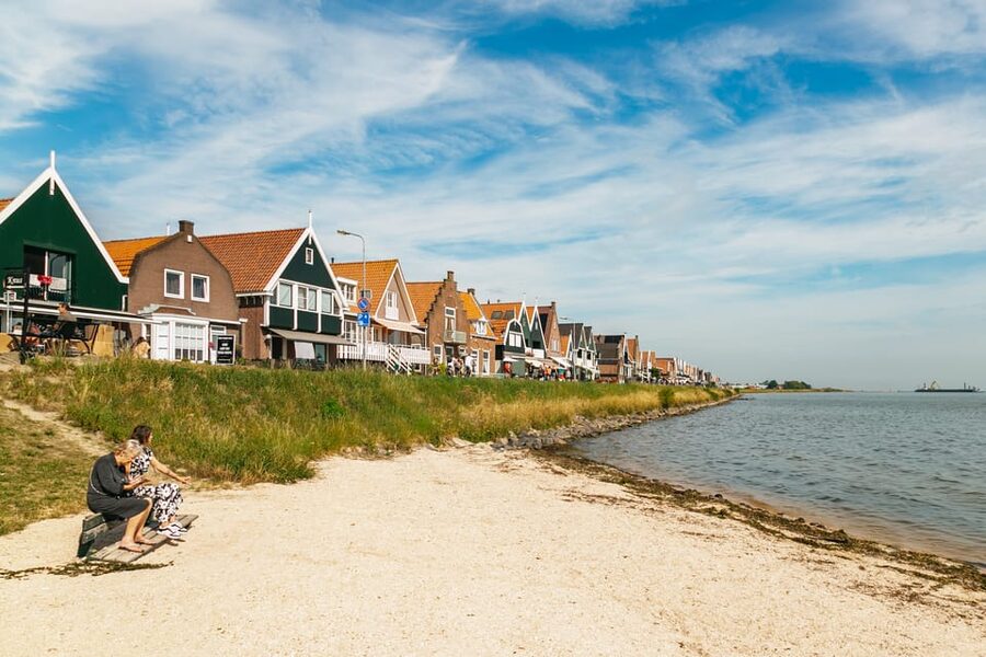 From Amsterdam: Zaanse Schans, Edam, Volendam & Marken - Volendam Harbor Free Time, What to Do With Your Window