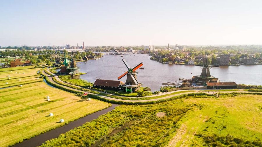 From Amsterdam: Zaanse Schans, Volendam & Marken Day Trip - Volendam: harbor village time, cheese shop energy, and good photo spots
