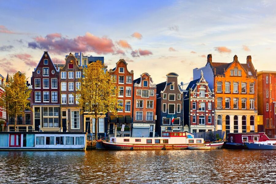 From Brussels: Day Trip to Amsterdam with Canal Boat Cruise - The 1-Hour Canal Cruise, How to Sit for Photos and Audio