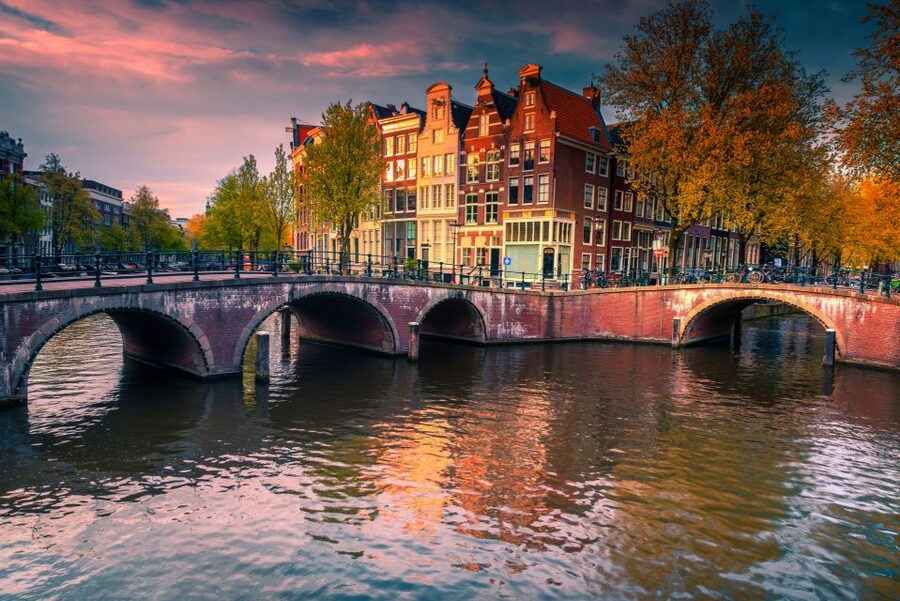 From Brussels: Day Trip to Amsterdam with Canal Boat Cruise - Bilingual Guides and a Small Group of Up to 15