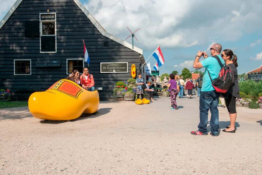 From Brussels: Keukenhof & Windmills Full-Day Guided Tour - Guides in the real world: languages, pace, and what to watch for