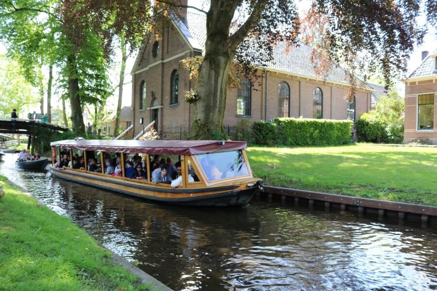 Giethoorn: 1 hour Private Open Bout Tour - Key highlights at a glance