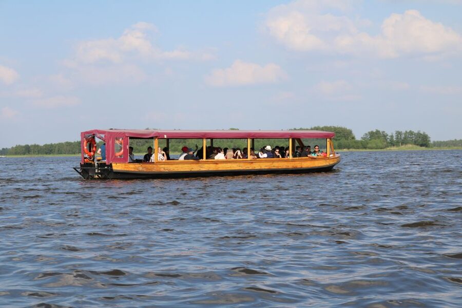 Giethoorn: 1 hour Private Open Bout Tour - Meeting point: where to start your hour on the water